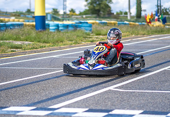 Photo de l'équipe en charge du circuit de karting de Lavilledieu (07)